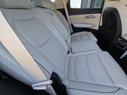 New 2026 Genesis GV70 2.5T Advanced AWD/4WD image 17