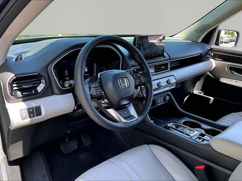 Used 2023 Honda Pilot Elite image 14