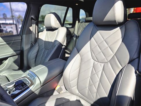 Used 2025 BMW X5 sDrive40i w/ M Sport Package image 15