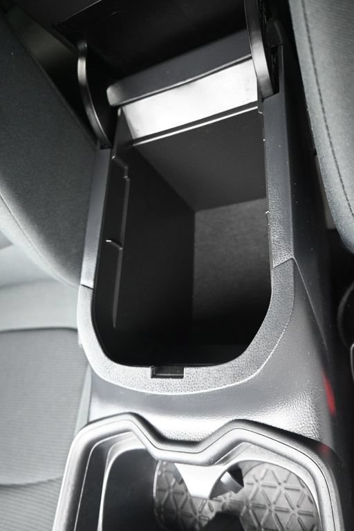 Used 2021 Toyota RAV4 LE FWD image 22
