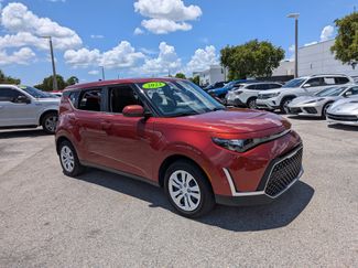 Used 2023 Kia Soul LX FWD video 1