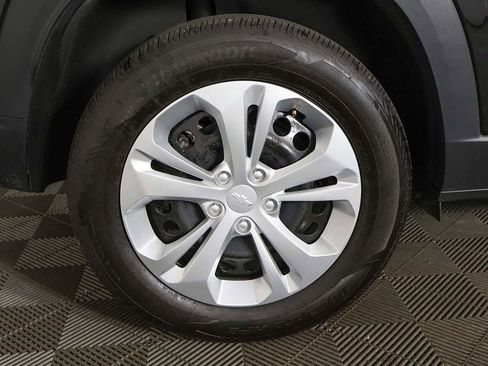 Used 2025 Chevrolet Trax LT w/ Driver Confidence Package FWD image 17