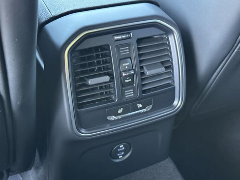 Certified 2025 Porsche Macan AWD/4WD image 14