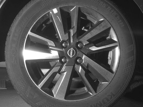 Used 2025 Nissan Versa SV FWD image 15