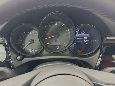 Certified 2025 Porsche Macan AWD/4WD image 16