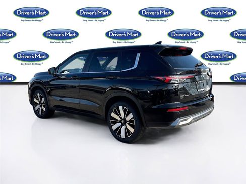 Used 2025 Mitsubishi Outlander SE image 5
