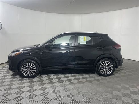 Used 2021 Nissan Kicks SV FWD image 4