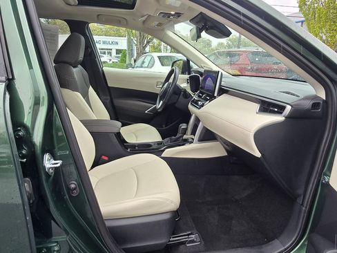 Used 2024 Toyota Corolla Cross XLE w/ Convenience Package AWD/4WD image 12