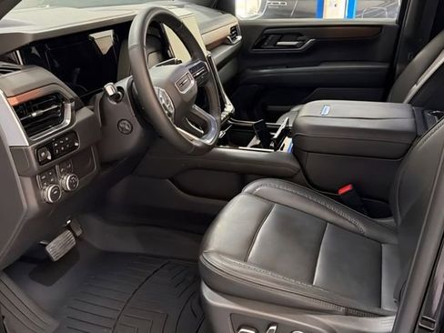 Used 2025 GMC Yukon XL Denali image 16