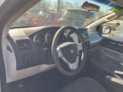 Used 2010 Dodge Grand Caravan SE image 21