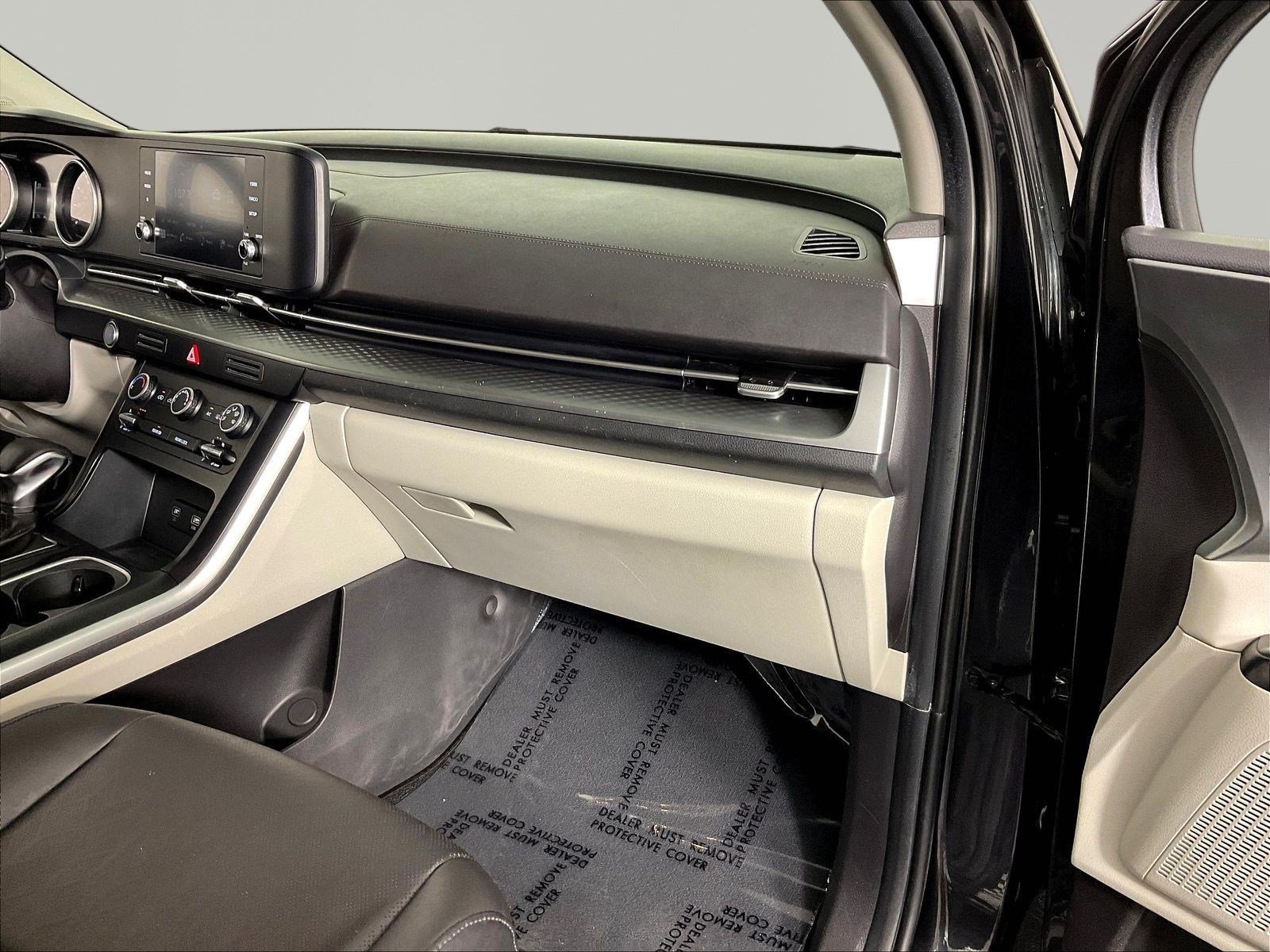 Used 2023 Kia Carnival LX FWD image 26