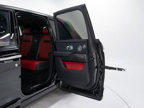 Certified 2024 Rolls-Royce Cullinan Black Badge w/ Driver's Package image 31