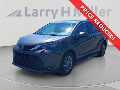 Certified 2025 Toyota Sienna XLE FWD image 1