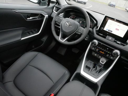 Certified 2025 Toyota RAV4 XLE Premium image 9