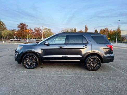 Used 2017 Ford Explorer XLT AWD/4WD image 8