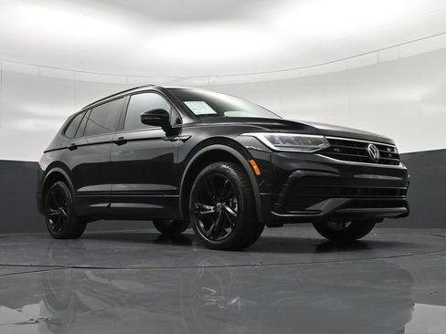 Used 2023 Volkswagen Tiguan SE R-Line FWD image 22