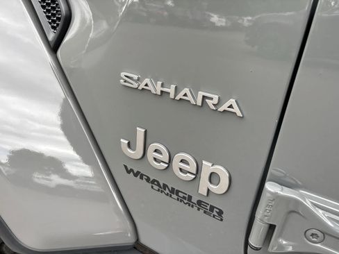 Used 2019 Jeep Wrangler Unlimited Sahara AWD/4WD image 5