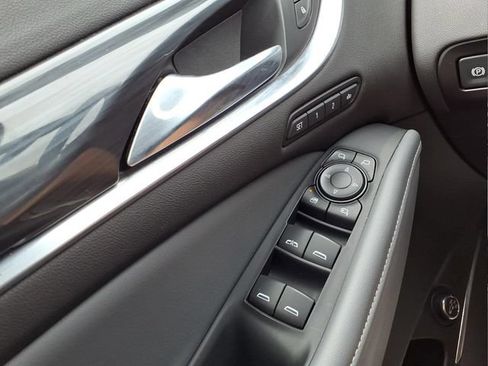 Used 2018 Buick Enclave Premium AWD/4WD image 29