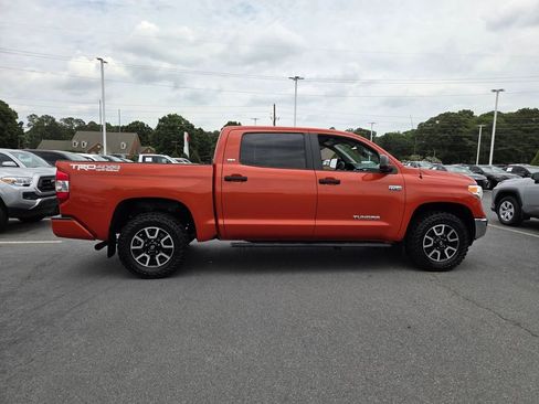 Used 2017 Toyota Tundra SR5 w/ TRD Off Road Package AWD/4WD image 12