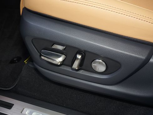 Used 2026 Lexus LX 700h Luxury image 32