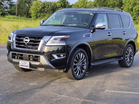 Used 2024 Nissan Armada Platinum w/ Captain's Chairs Package RWD image 3