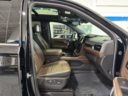 Used 2025 GMC Yukon Denali Ultimate AWD/4WD image 16