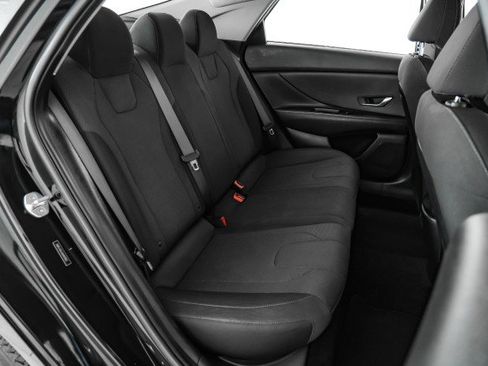 Used 2021 Hyundai Elantra SE w/ Cargo Package image 31