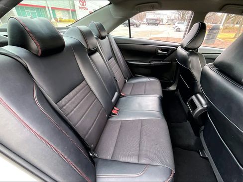 Used 2017 Toyota Camry SE image 19
