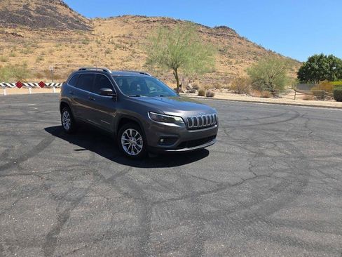 Used 2019 Jeep Cherokee Latitude Plus w/ Comfort/Convenience Group FWD image 26
