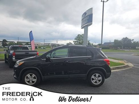 Used 2017 Chevrolet Trax LT AWD/4WD image 1