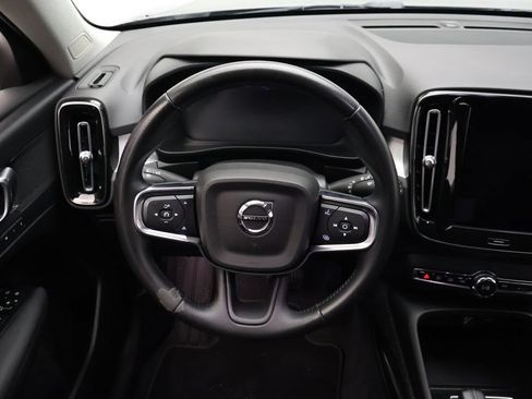 Used 2021 Volvo XC40 T4 Momentum w/ Premium Package FWD image 23
