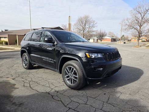 Used 2019 Jeep Grand Cherokee Laredo w/ Security & Convenience Group image 1