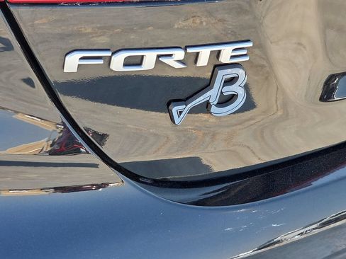 Used 2024 Kia Forte LXS w/ LXS Technology Package FWD image 16