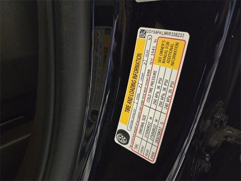 Certified 2024 Cadillac Escalade Sport w/ LPO, ONYX Package image 20