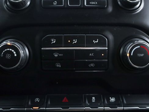 Used 2020 Chevrolet Silverado 1500 LT image 32