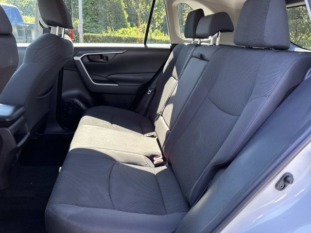 Used 2019 Toyota RAV4 LE AWD/4WD image 26