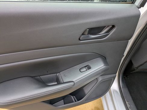 Used 2024 Nissan Altima 2.5 SV image 11