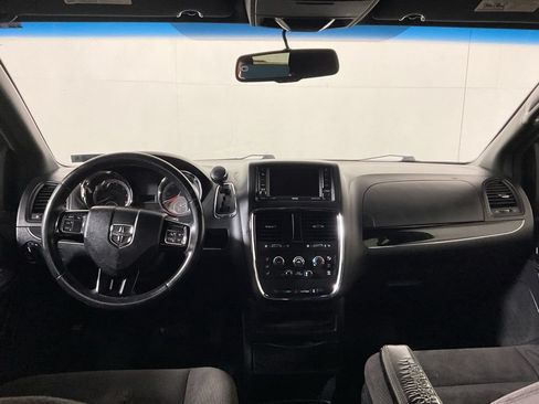 Used 2017 Dodge Grand Caravan SE FWD image 19