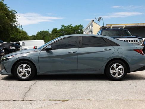Used 2021 Hyundai Elantra SE FWD image 11