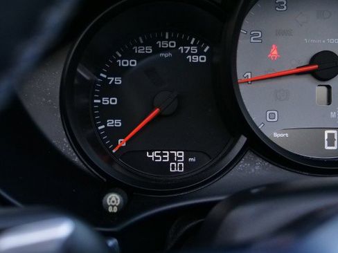 Used 2018 Porsche 718 Boxster S image 14