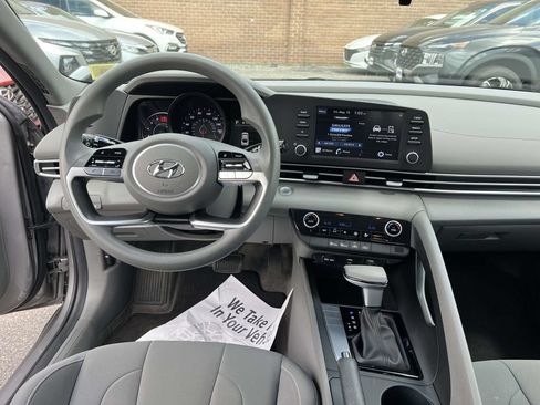 Certified 2023 Hyundai Elantra SEL w/ Preferred Accessory Package FWD image 12