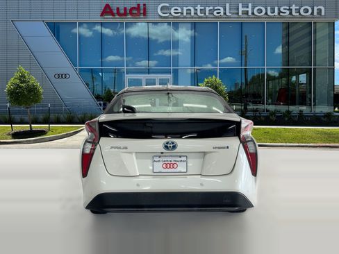 Used 2018 Toyota Prius Four image 8