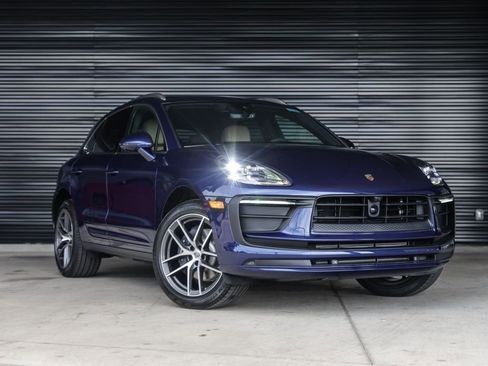 Certified 2025 Porsche Macan AWD/4WD image 9