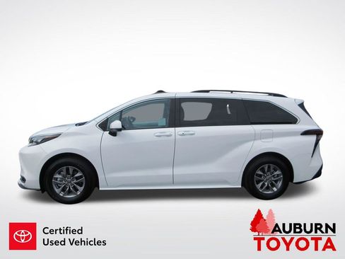 Used 2026 Toyota Sienna LE image 4