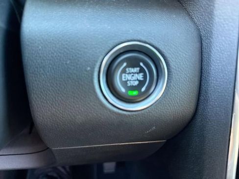 Used 2025 GMC Acadia Elevation image 17