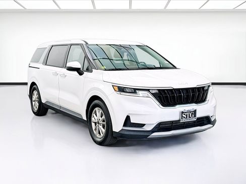 Used 2022 Kia Carnival LX FWD image 3