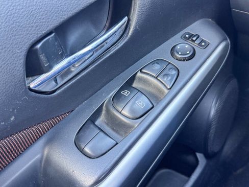 Used 2018 Nissan Kicks SR image 20