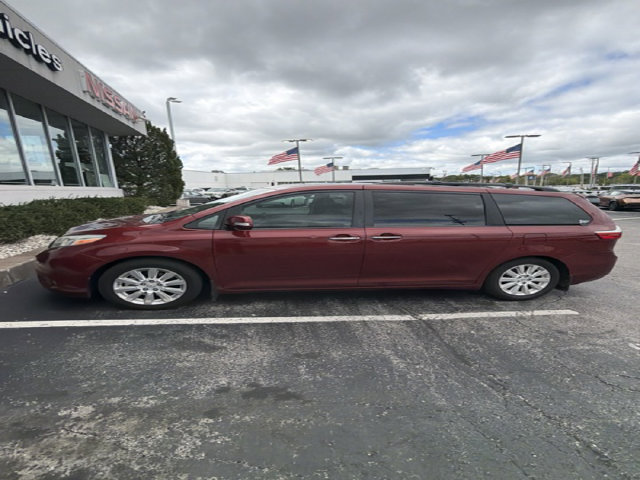 Used 2015 Toyota Sienna Limited Premium FWD image 1