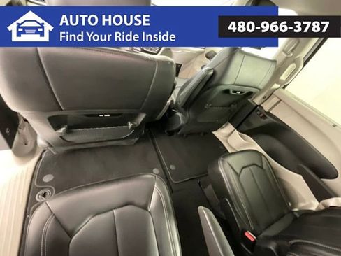 Used 2024 Chrysler Pacifica Touring-L FWD image 14