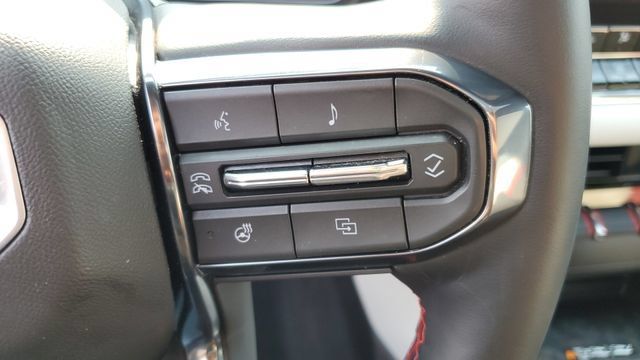 Used 2024 GMC Canyon AT4X AWD/4WD image 10